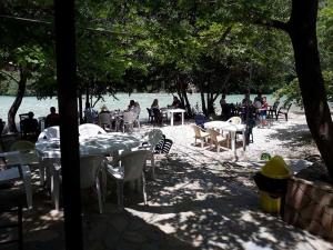 cafe-bar-taverna-o sotiris-axerontas-16