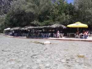 cafe-bar-taverna-o sotiris-axerontas-21