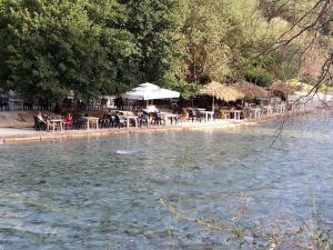 cafe-bar-taverna-o sotiris-axerontas-22