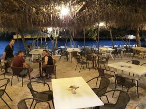 cafe-bar-taverna-o sotiris-axerontas-26