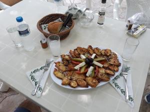 cafe-bar-taverna-o sotiris-axerontas-5